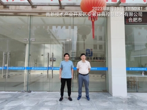 852f025d965c43edd699d87e3d22319